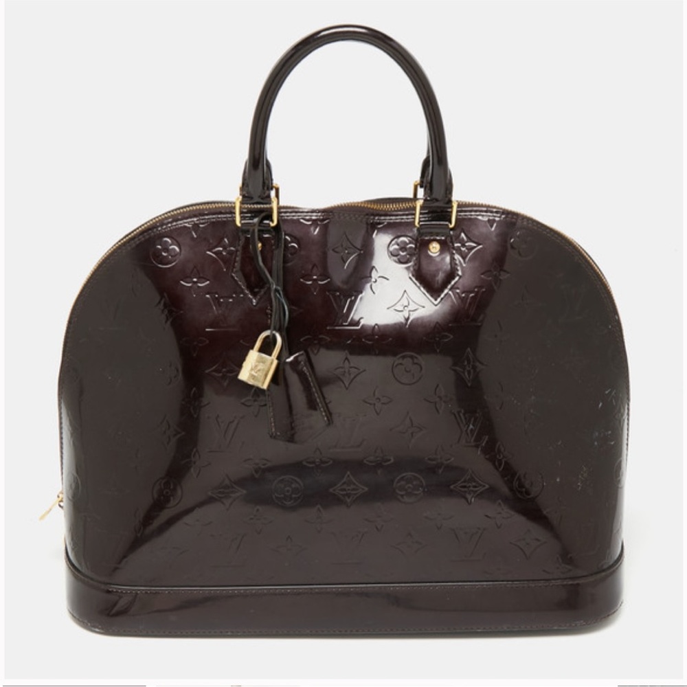 Handbag, LV shoes. Authentic. Smoke &pet free.